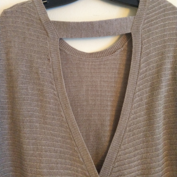 New York & Co open back sweater - Picture 4 of 5